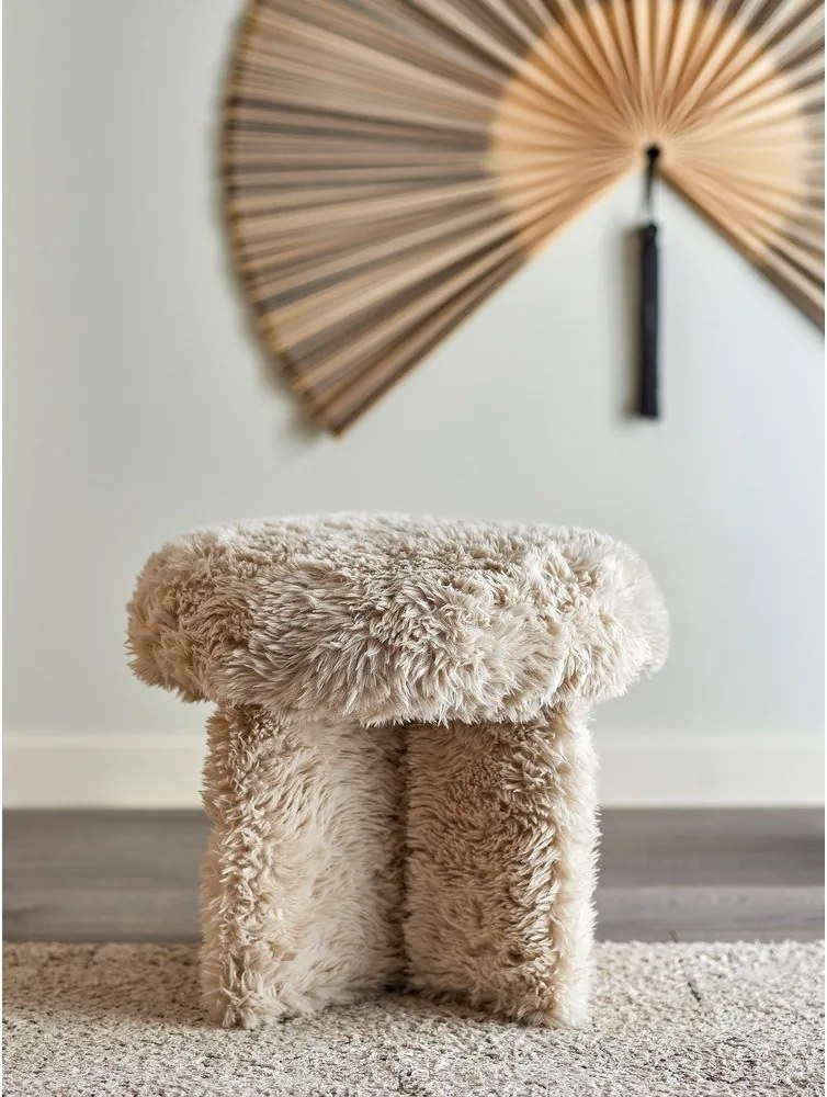 Bézs műszőrme puff Frikka – Bloomingville