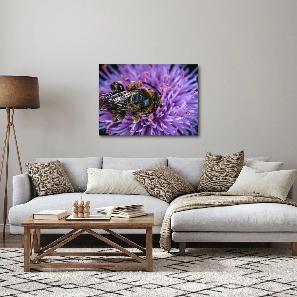 Méh a virágon képe (70x50 cm)