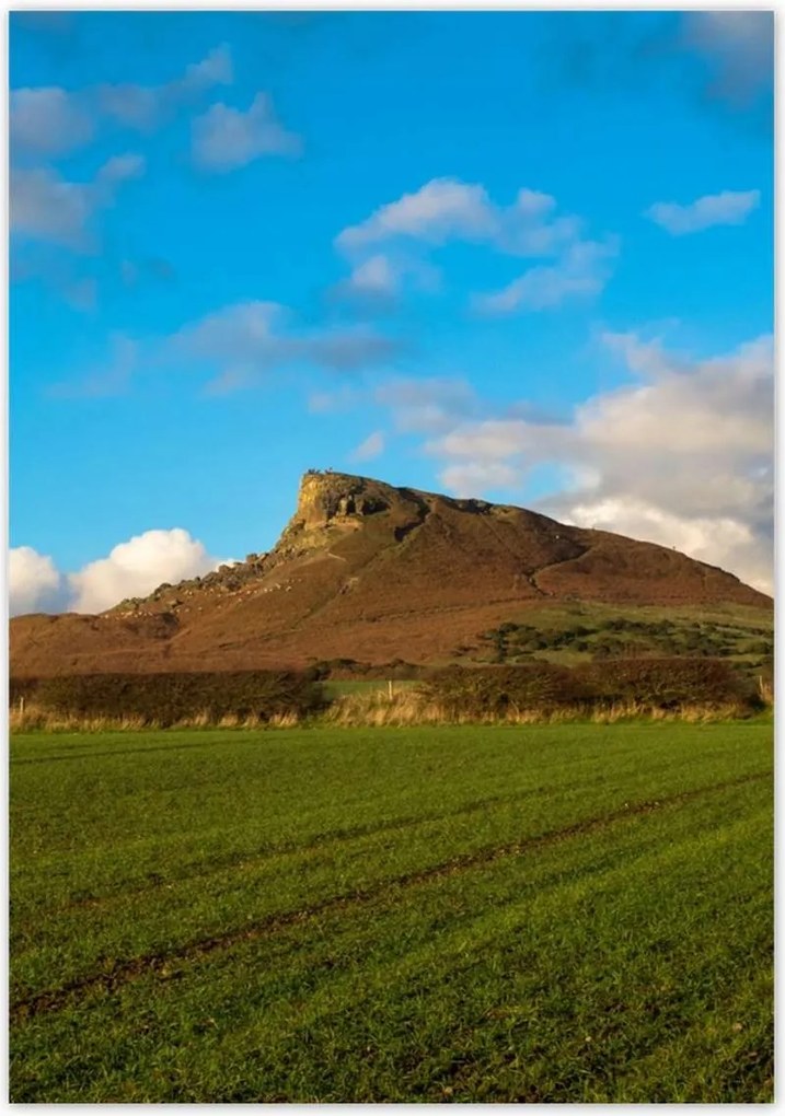 Poszterek 70x100 Hegy a mező mögött