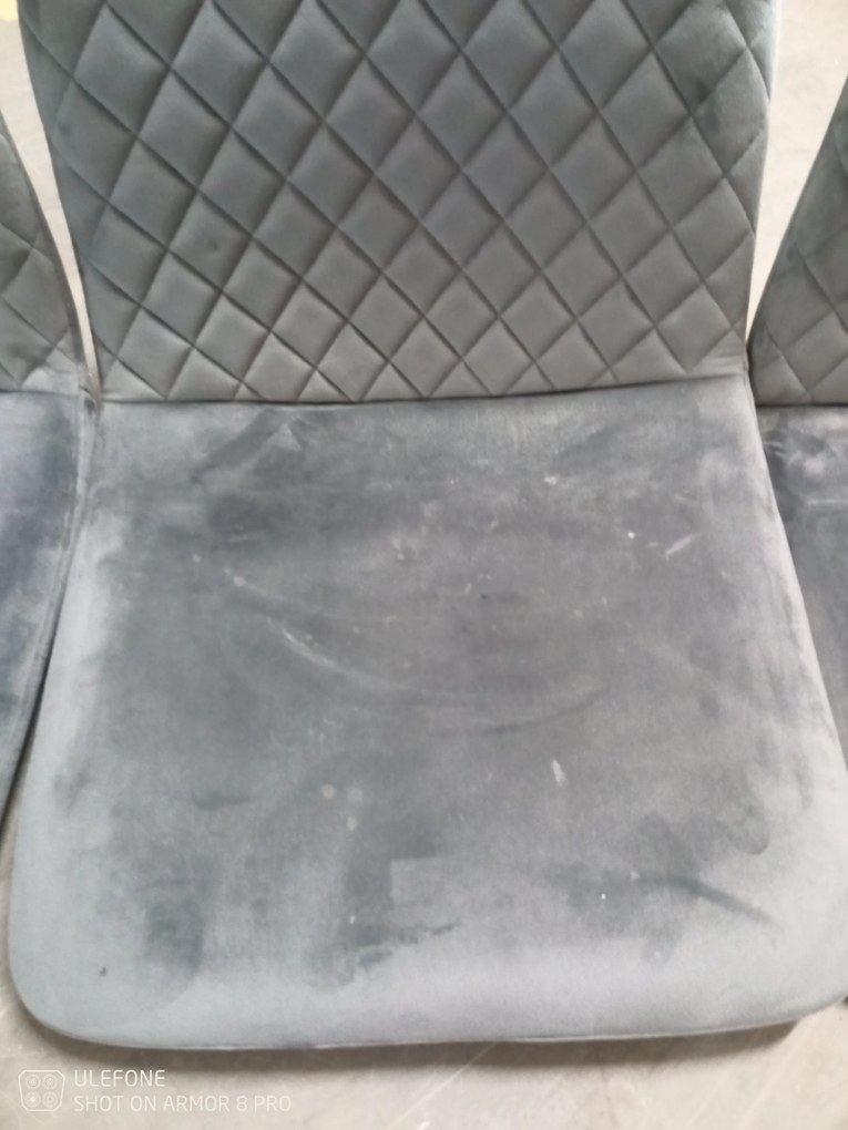 AKCIÓ Szürke IRYS VELVET szék fekete lábakkal, II. osztály