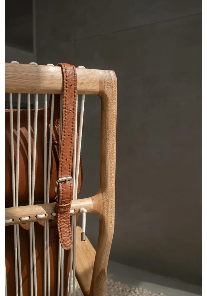 Dedo fotel tömör tölgyfa konstrukcióval, fekete bivalybőr ülőpárnával - Gazzda