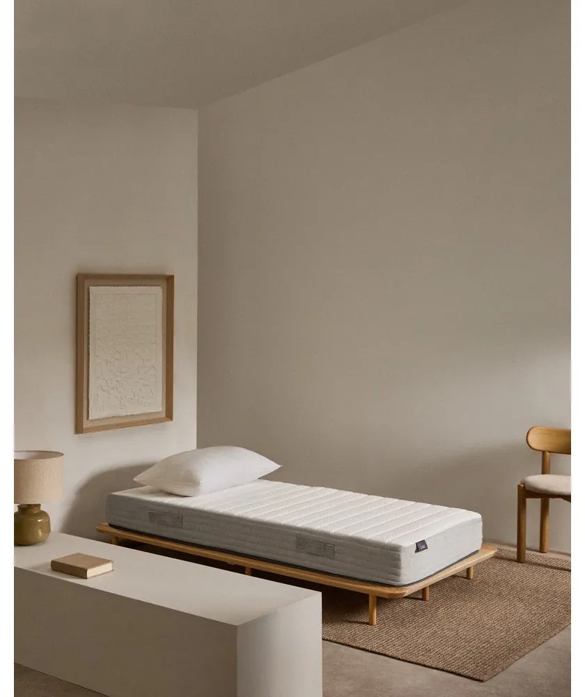 Kemény hőszabályozó rugós matrac 90x200 cm Juno – Kave Home