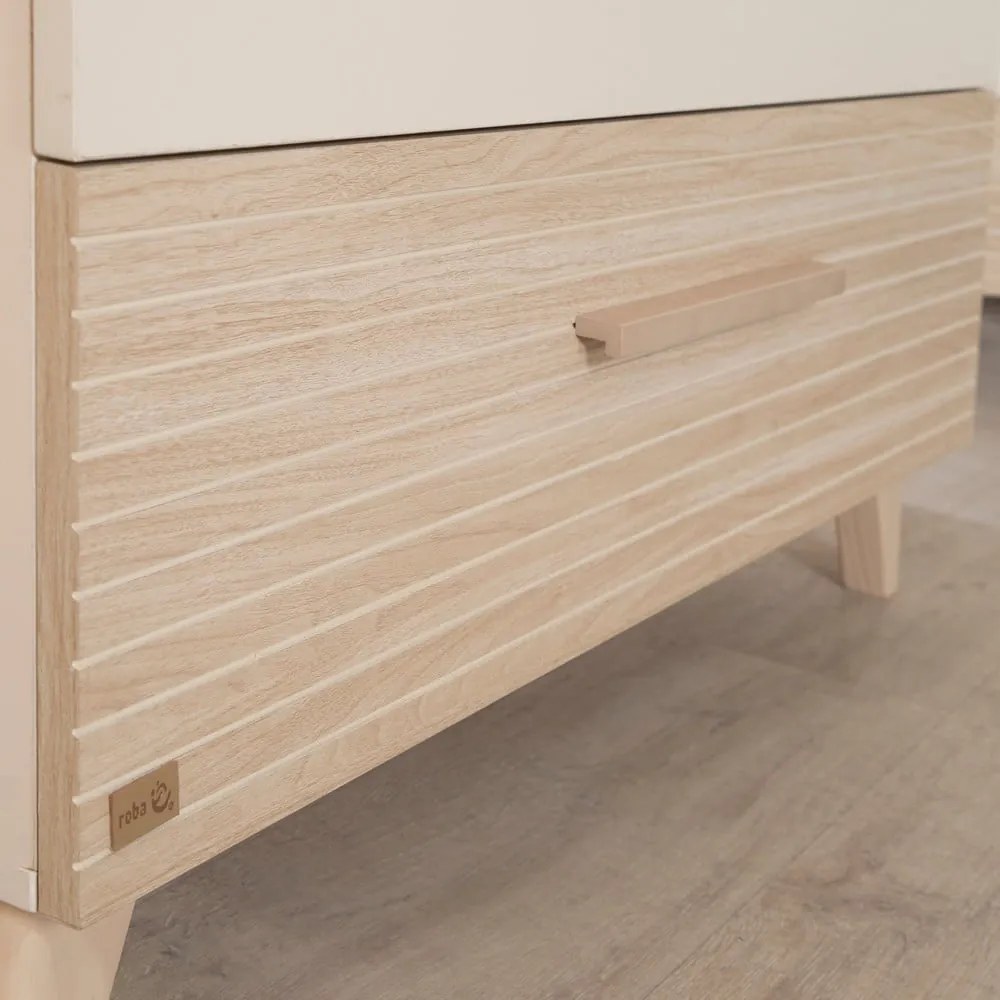 Krémszínű-natúr színű gyerek komód pelenkázó feltéttel, tölgyfa dekorral 110x98x75 cm Sidney – Roba