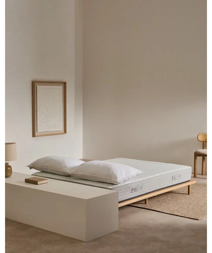 Kemény hőszabályozó rugós matrac 150x190 cm Juno – Kave Home