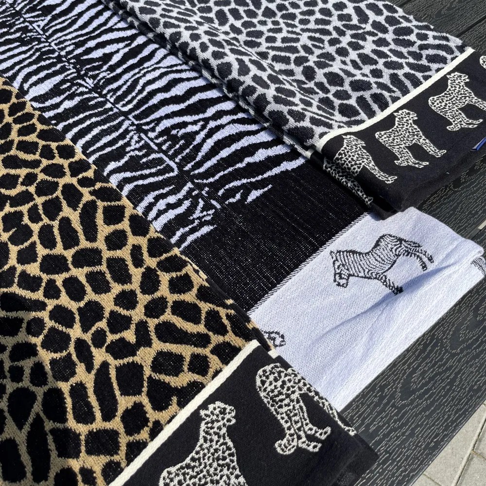 Afrika barna leopárd strandtörölköző