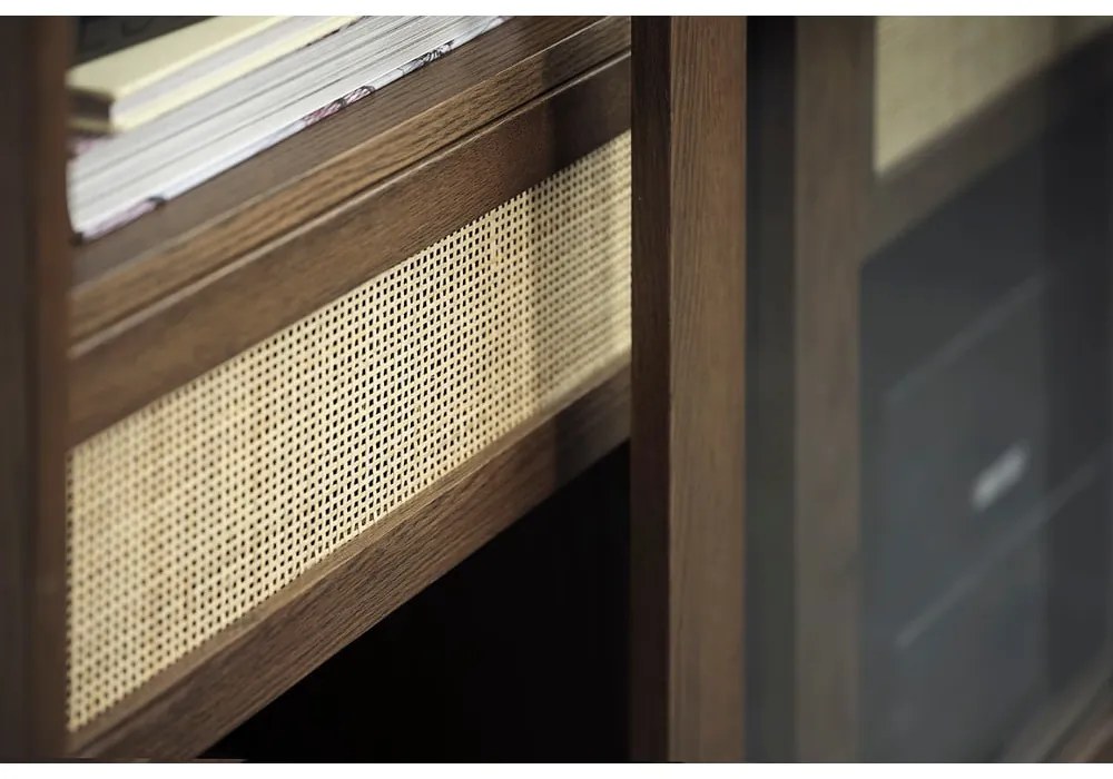 Sötétbarna tálalószekrény tolóajtóval, tölgyfa dekorral 110x160 cm Barrali – Unique Furniture