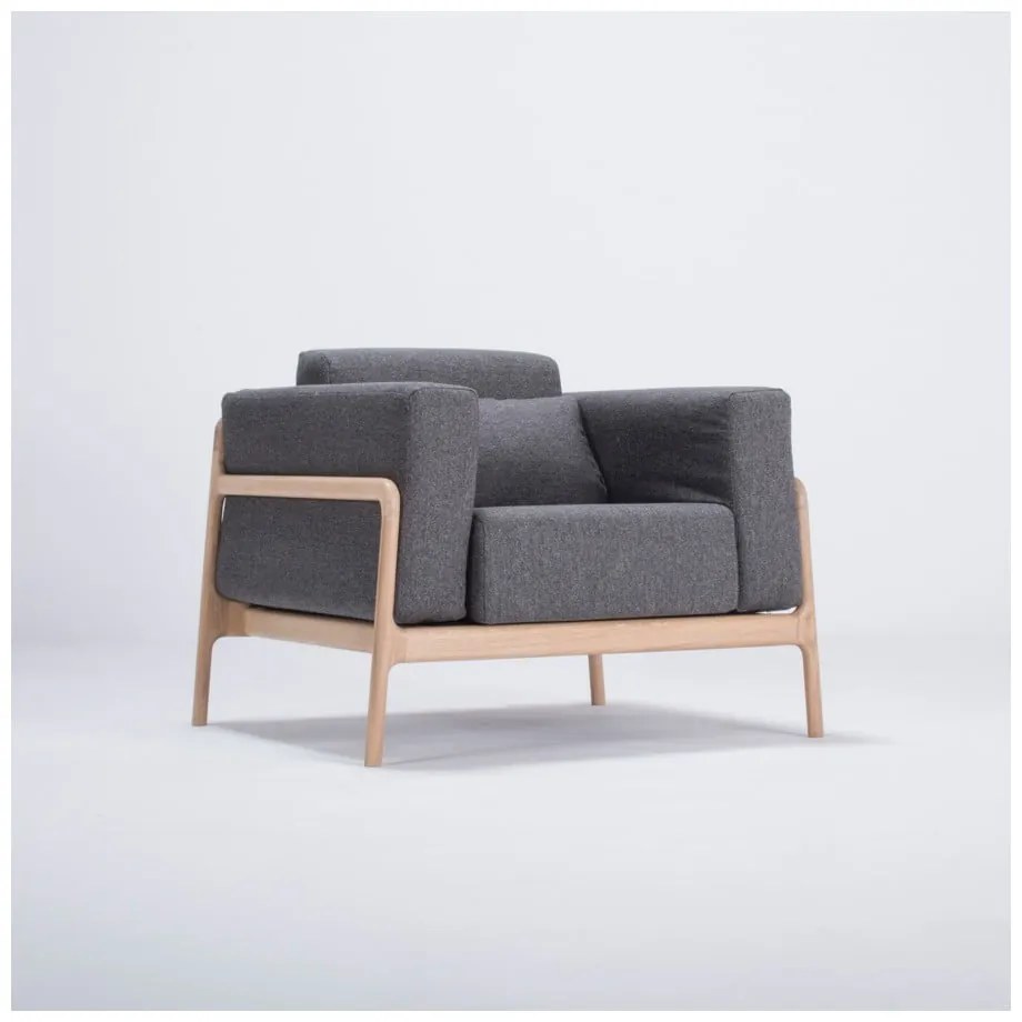 Fawn tölgyfa fotel sötétszürke szövet ülőrésszel - Gazzda