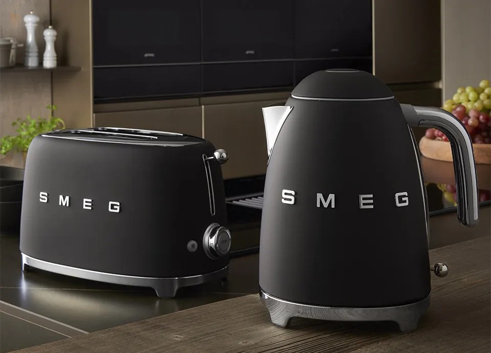 50-es évek Retro stílusú kenyérpirító P2 matt fekete 950W - SMEG