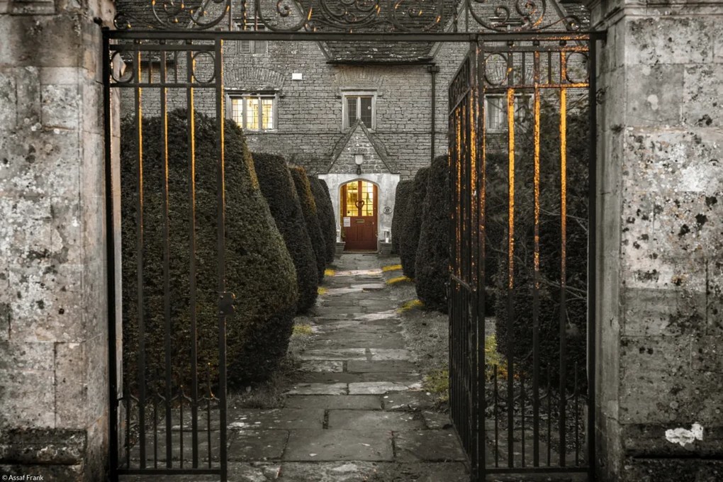 Poszter 30x20cm Egy régi házikó homlokzata Siddingtonban, Assaf Frank