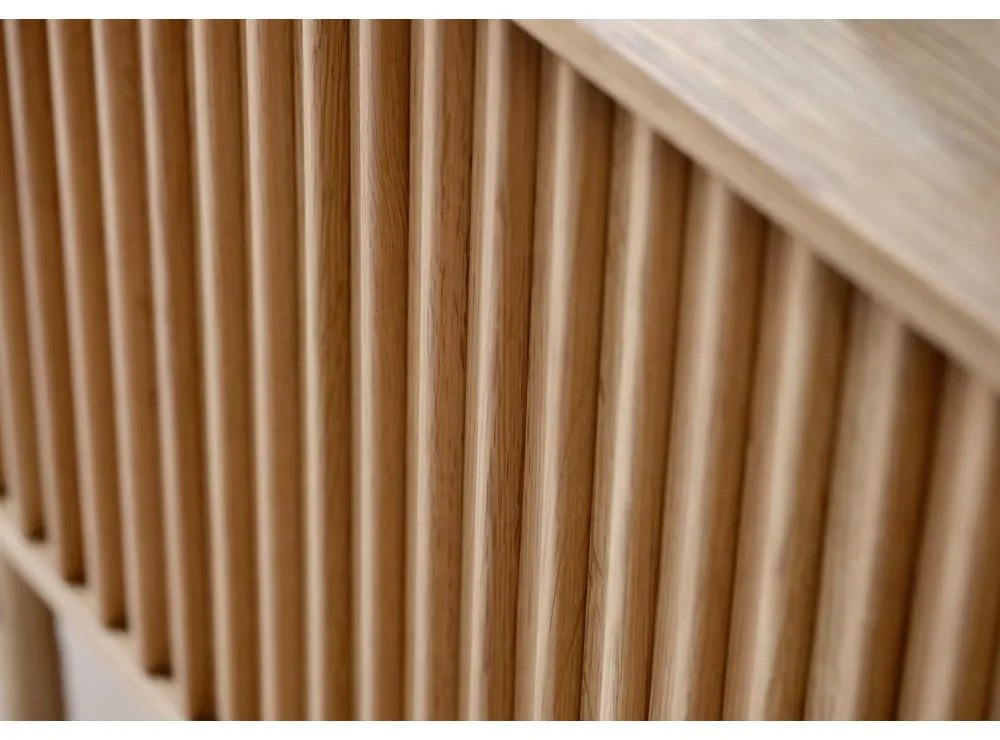 Natúr színű alacsony komód tölgyfa dekorral 160x73 cm Carno – Unique Furniture