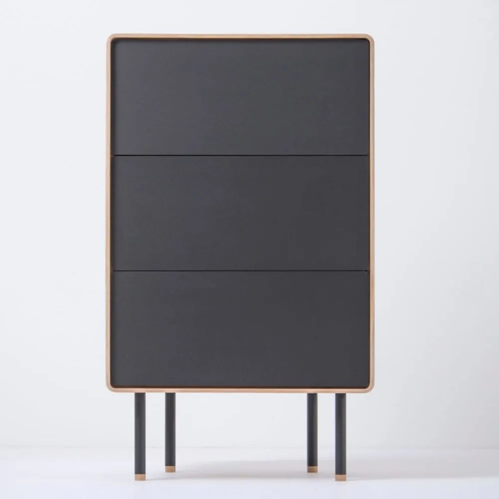 Fekete-natúr színű tölgyfa magas komód 60x100 cm Fina – Gazzda