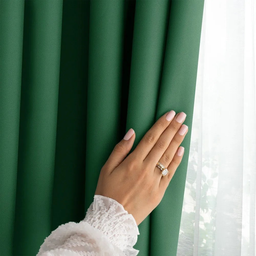 Sötétzöld dimout (részleges sötétítő) függöny 140x250 cm Carli Tie – Restilo