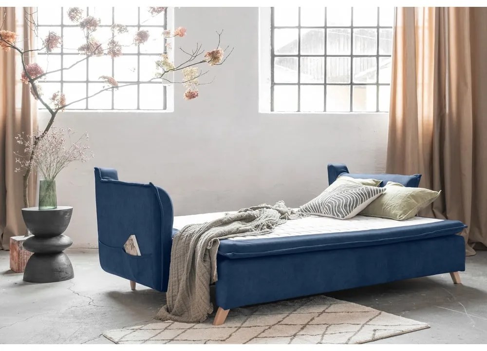 Sötétkék bársony kinyitható kanapé 225 cm Charming Charlie – Miuform