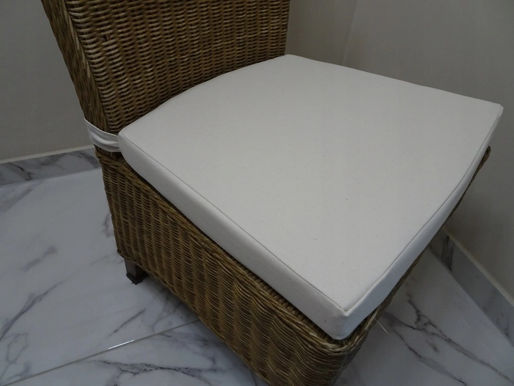 Fonott székpárna 46x42x5 ekrü masnival