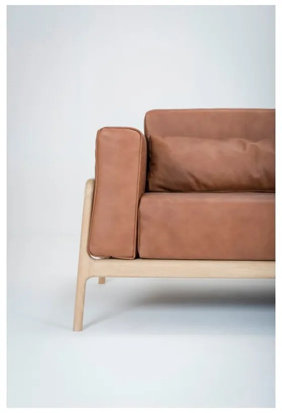 Fawn konyakbarna kanapé bivalybőrből, tömör tölgyfa szerkezettel, 240 cm - Gazzda