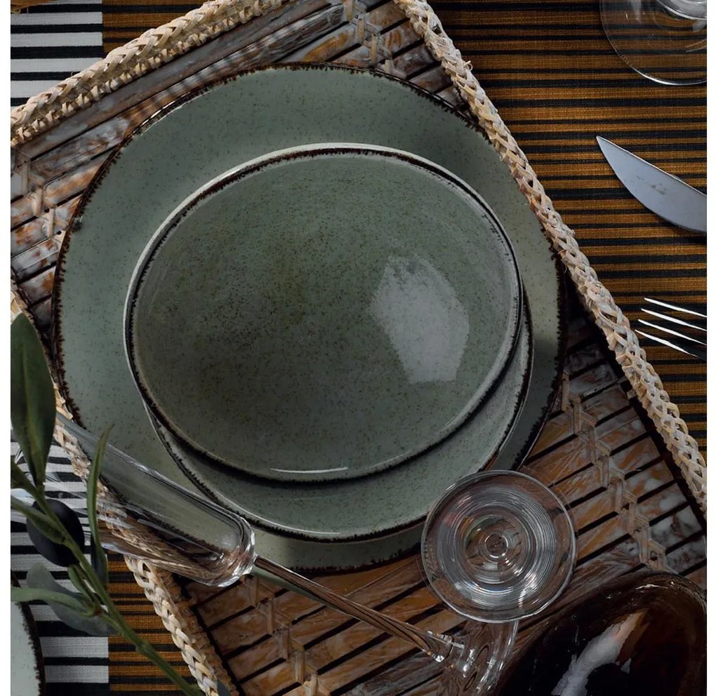 18 darabos zöld porcelán étkészlet