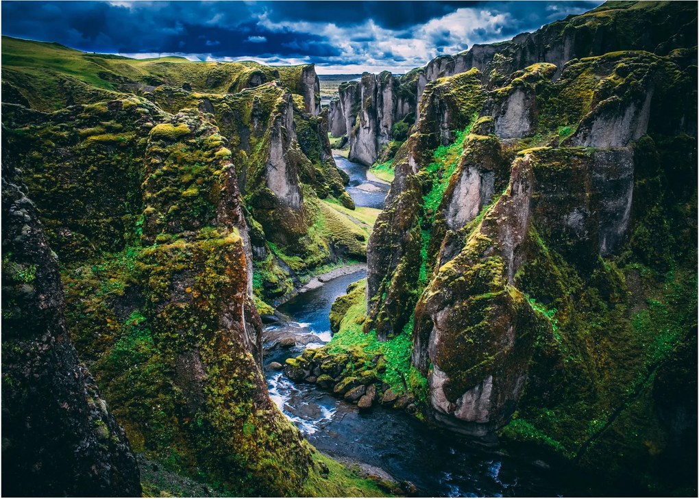 Kép - Folyó a sziklás völgyben (üvegen) (70x50 cm)