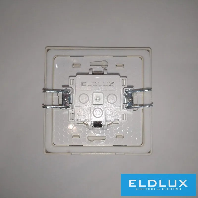 ELDGROUND 2P+F konnektor gyerekvédelemmel csapfedéllel Arany IP44