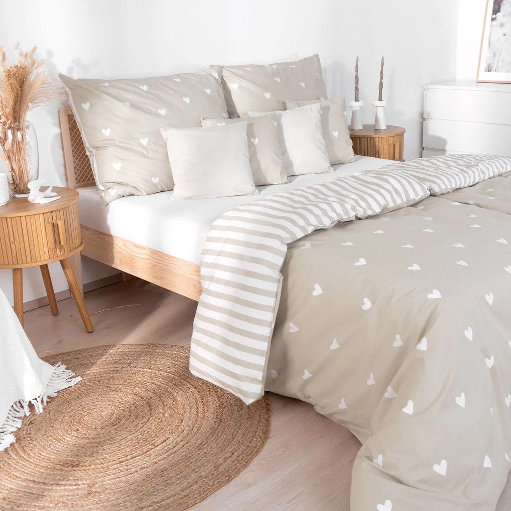 Goldea pamut ágyneműhuzat - szívecskék, latte színű csíkos hátoldal 240 x 220 és 2db 70 x 90 cm