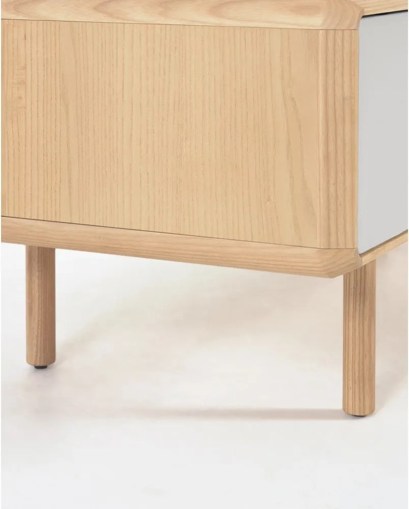 Szürke-natúr színű TV-állvány kőrisfa dekorral 180x41x42 cm Anielle – Kave Home