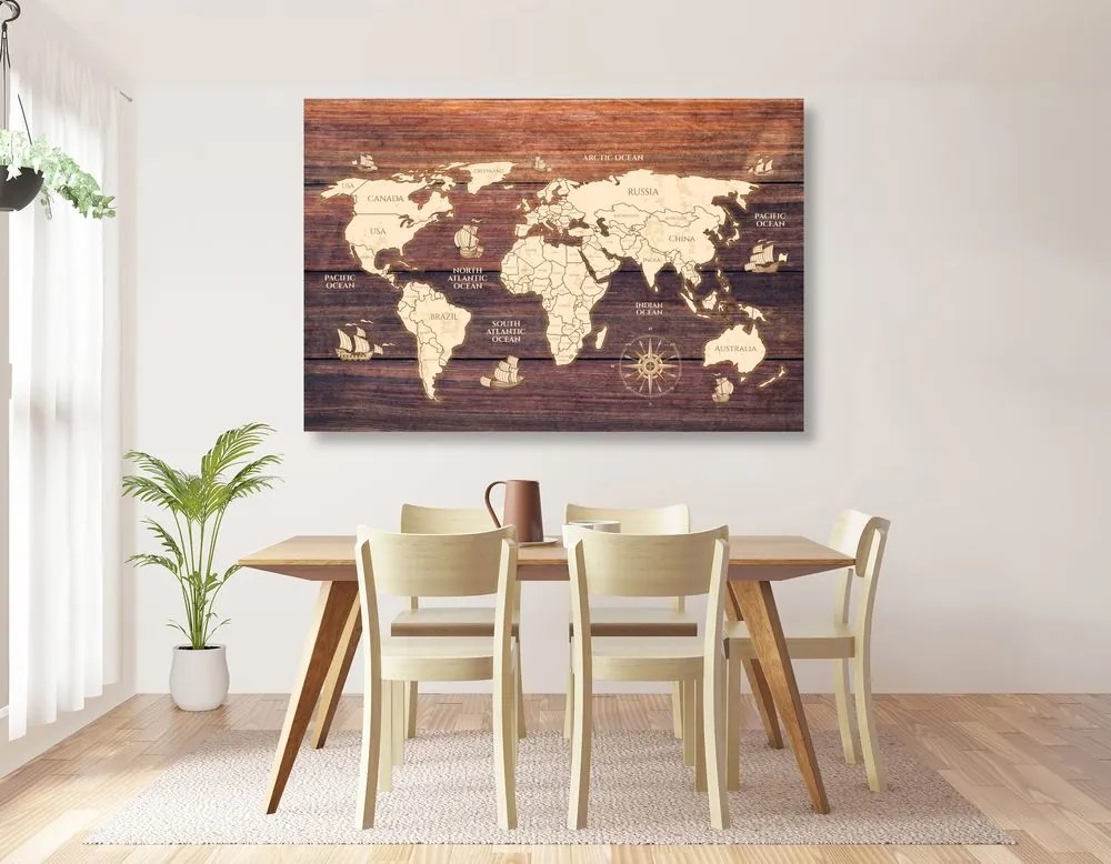 Kép világtérkép fa hatású háttéren