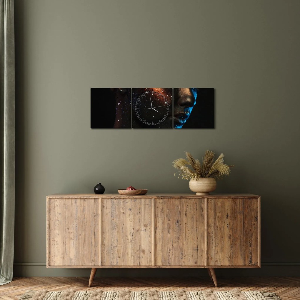 Csillogó nő képe (órával) (90x30 cm)