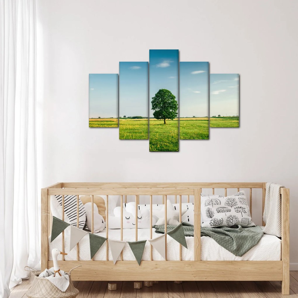 Egy fa képe egy rét közepén (150x105 cm)