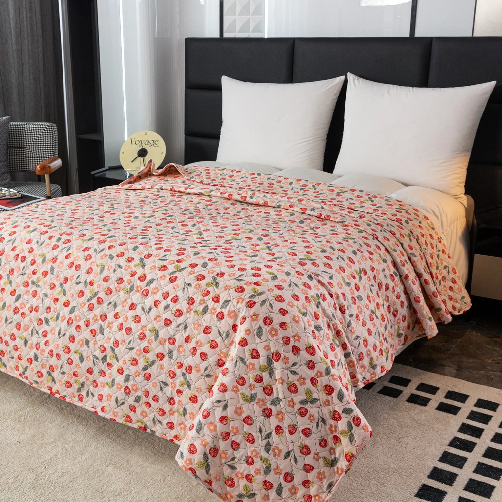 Ágytakaró STRAWBERRY rózsaszín Méret: 220 x 240 cm