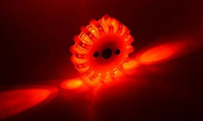 Zaparkorun Autós vészjelző lámpa 12 + 3 LED