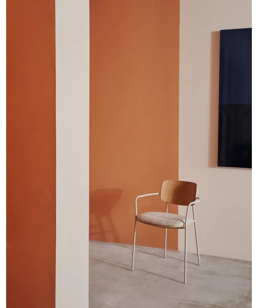 Bézs kárpitozott karfás-rakásolható étkezőszék Maureen – Kave Home