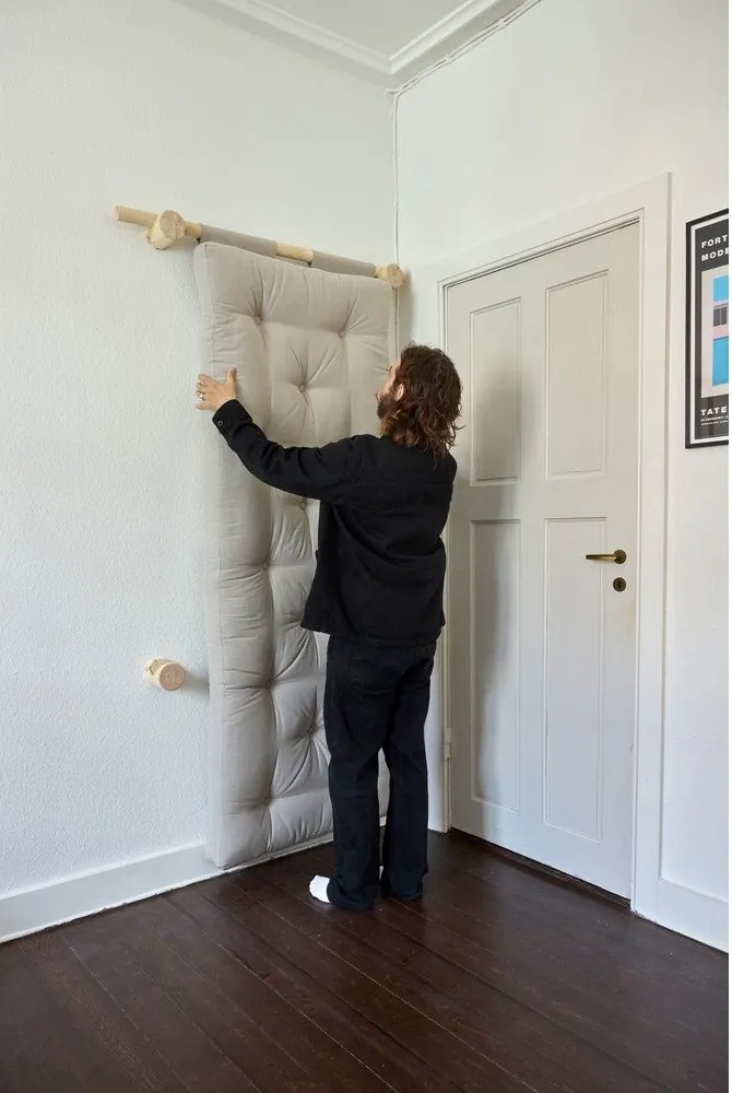 Sötétzöld kordbársony fotel Hooked – Karup Design