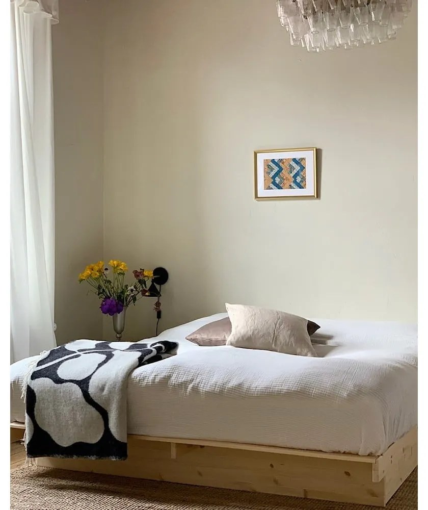 Natúr színű borovi fenyő franciaágy tárolóhellyel és ágyráccsal 180x200 cm Kanso – Karup Design