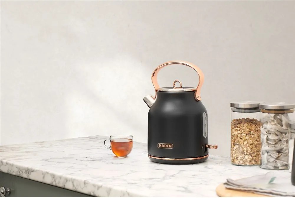 Fekete vízforraló 1,7 l Heritage – Haden