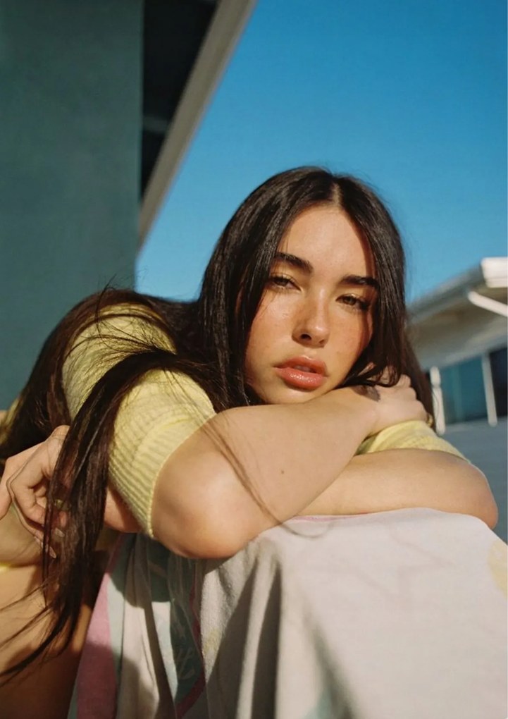 Poszter Madison Beer 50x70 cm