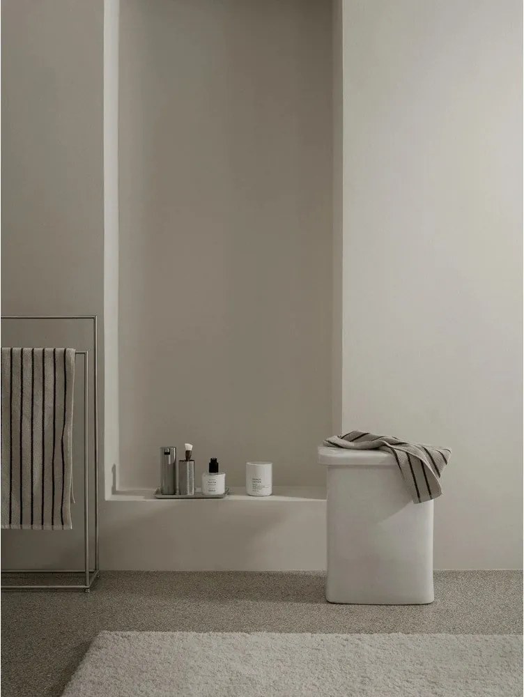 Krémszínű fürdőszobai kilépő 70x140 cm Tuufa – Blomus