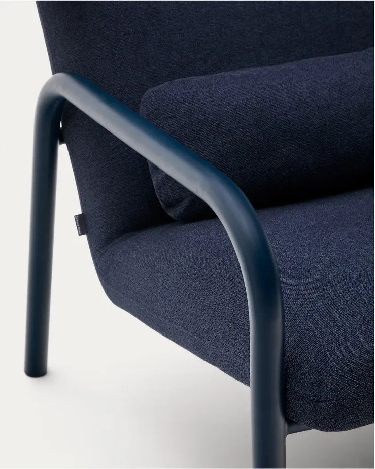 Sötétkék fotel Inari – Kave Home