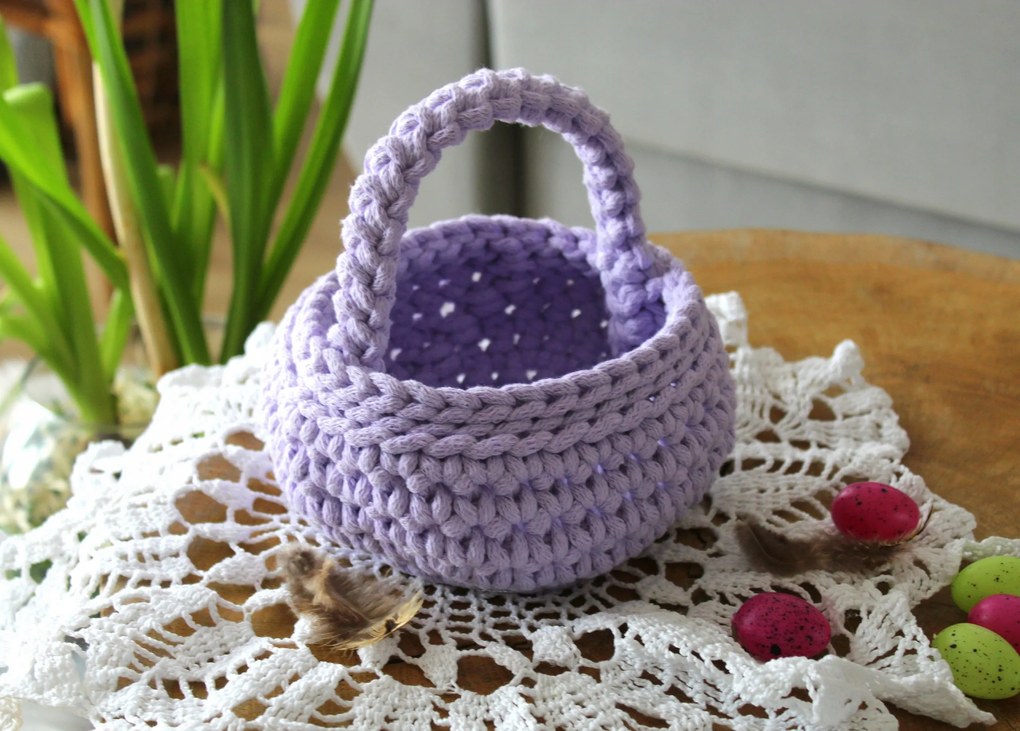 Horgolt húsvéti kosár gyerekeknek, lila
