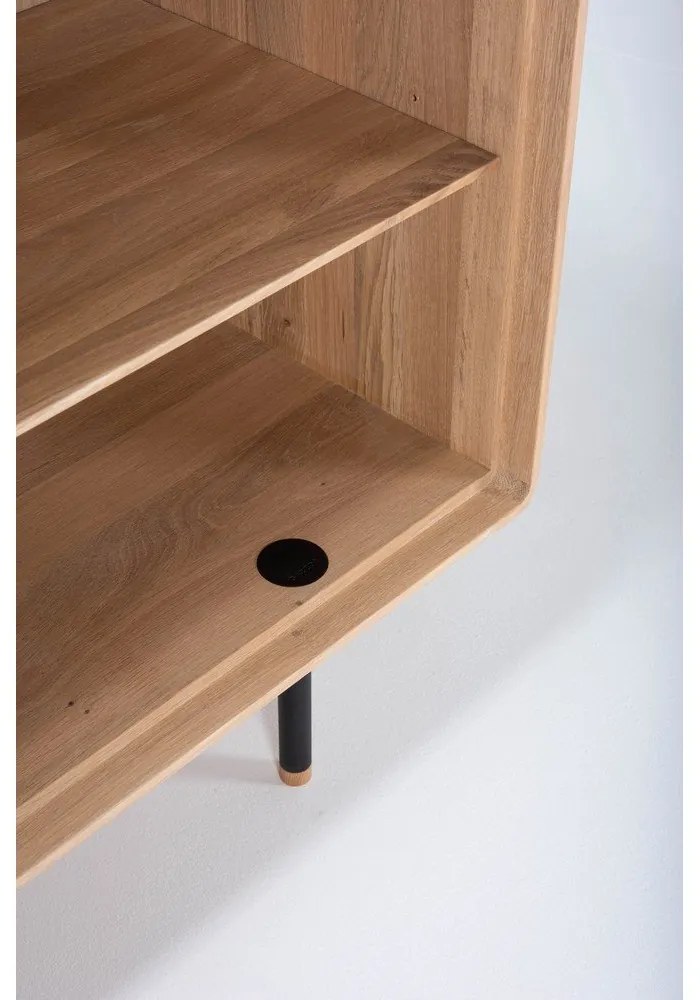 Fekete-natúr színű tölgyfa alacsony komód 118x100 cm Fina – Gazzda