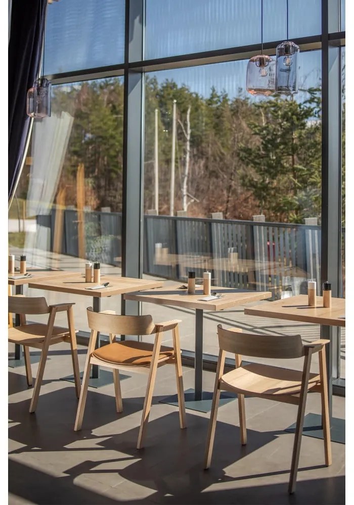 Natúr színű tölgyfa karfás étkezőszék Flip – Gazzda