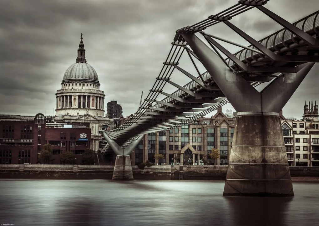 Poszter 42x29,7cm Kilátás a Szent Pál-székesegyházra és a Temze folyó Millenniumi hídjára