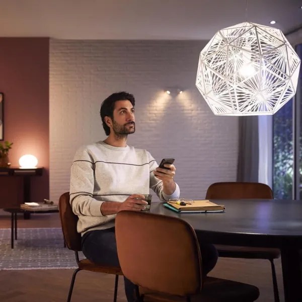 Philips Hue WACA kezdőkészlet – 3× E27/9W, 2000–6500 K + Hue Bridge és fényerőszabályzó kapcsoló