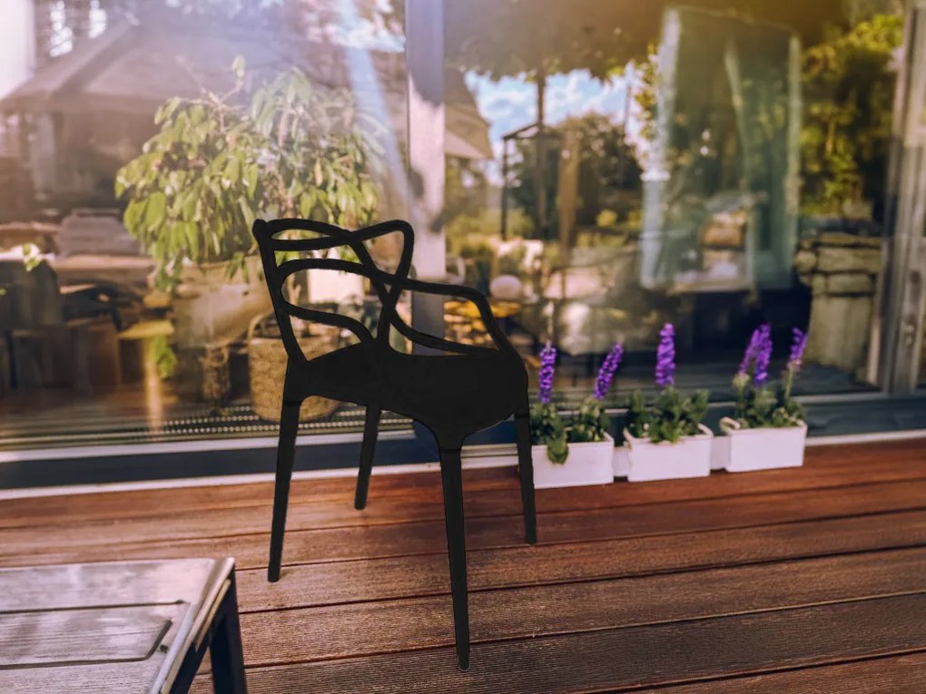 4 db fekete KATO műanyag szék készlet