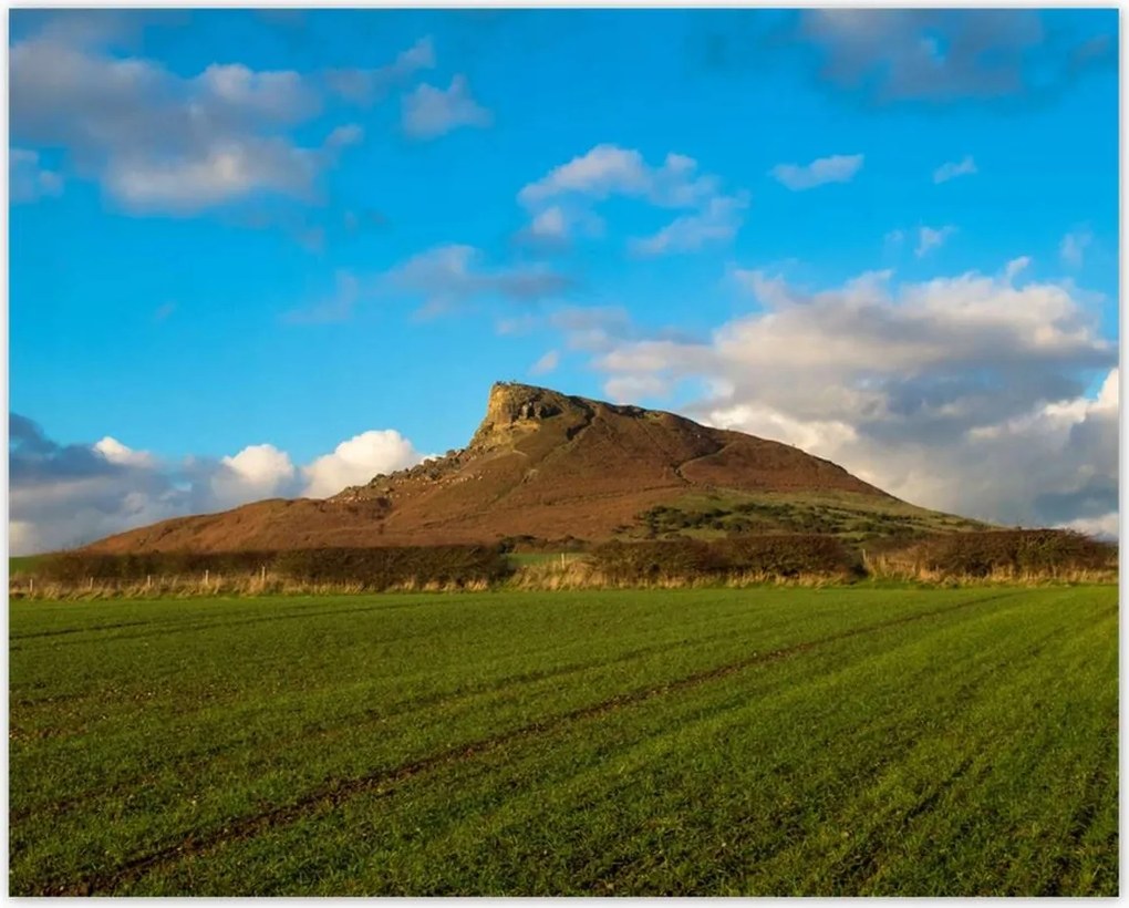 Poszterek 50x40 Hegy a mező mögött
