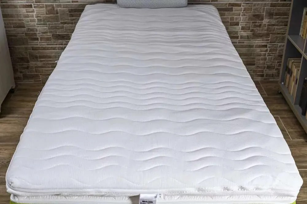 VitaRoll - Red 7 zónás + 2cm HR EcO hab, Kiegyenlítő Fedőmatrac Antiallergén huzattal 160x200cm