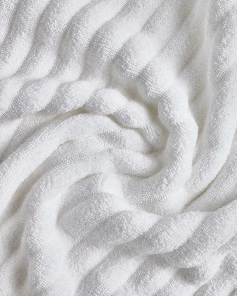 Fehér frottír pamut fürdőlepedő 70x140 cm Navira – Kave Home