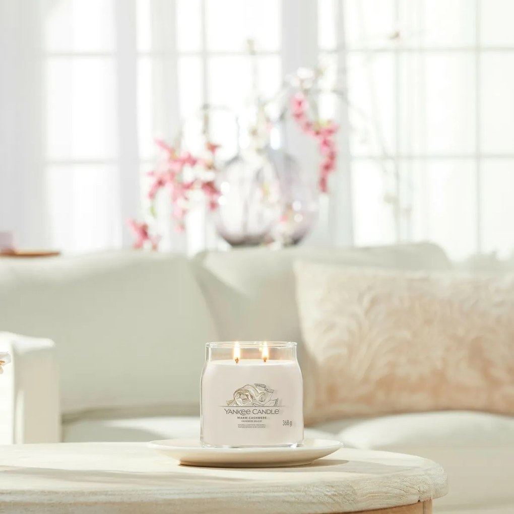 Yankee Candle Signature Warm Cashmere illatos gyertya közepes üvegben, 368 g, M