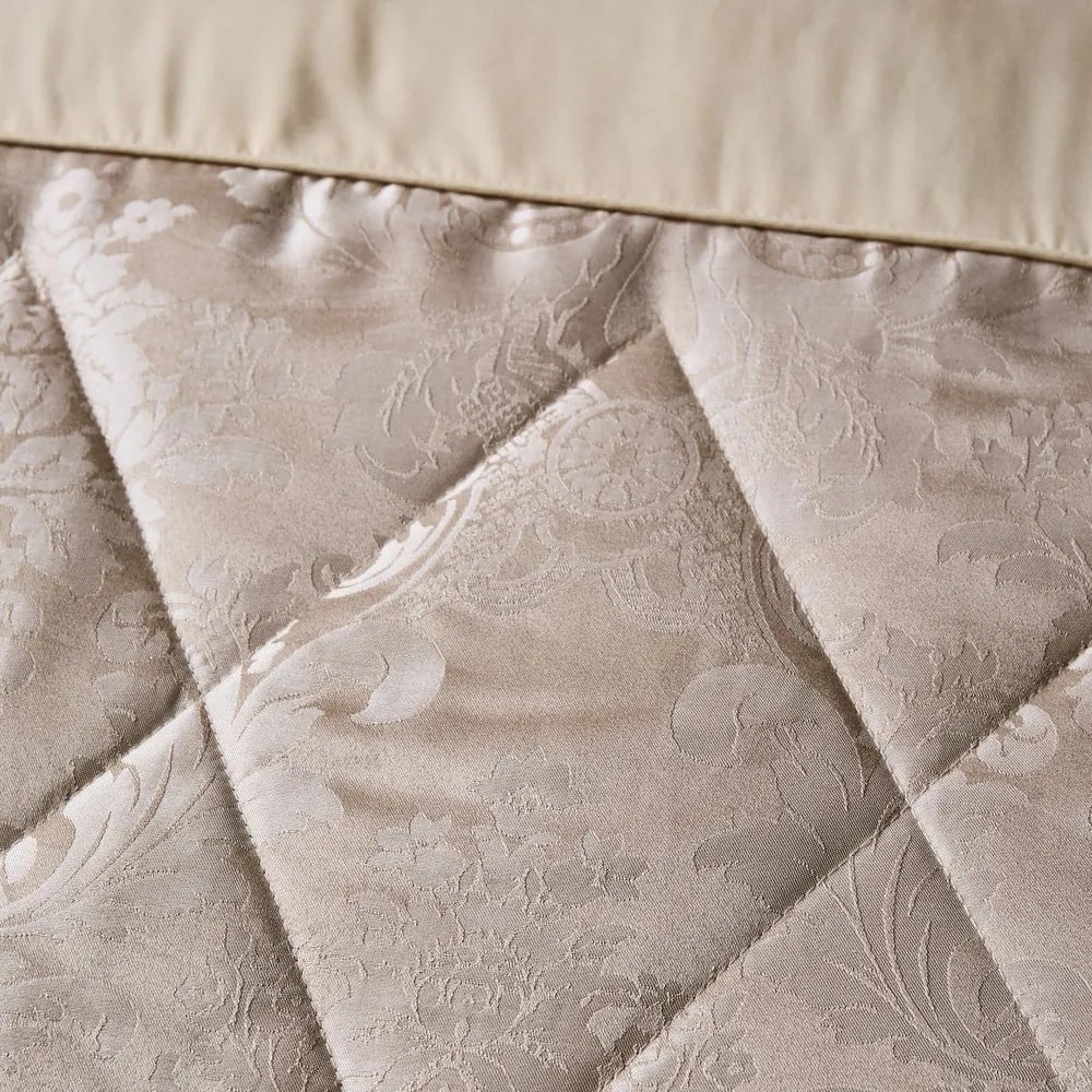 Bézs damaszt steppelt ágytakaró 240x260 cm Damask Jacquard – Catherine Lansfield