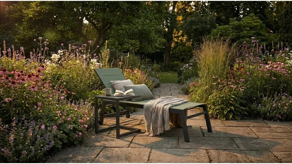 Zöld fém kerti napozóágy Hilde – Bizzotto