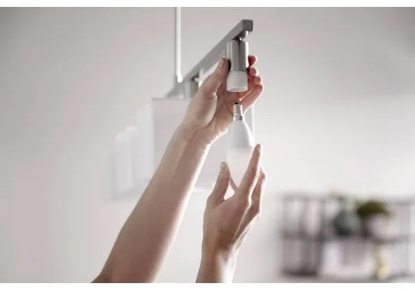 LED Szabályozható izzó Philips Hue WHITE E14/5,5W/230V 2700K