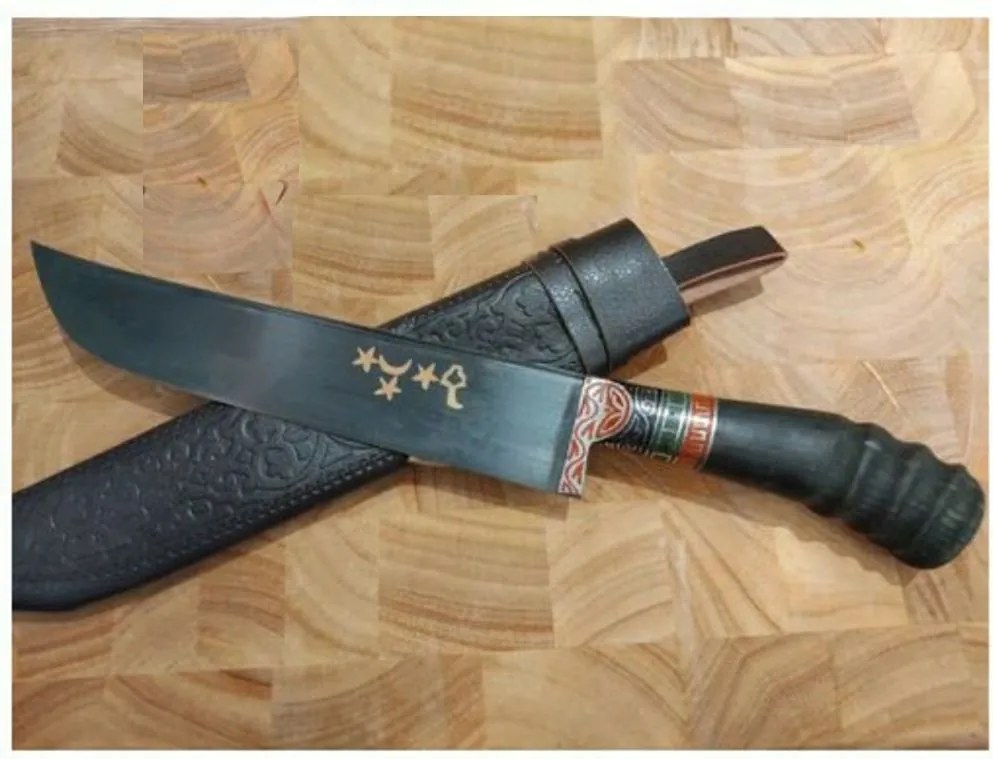 Az üzbég séf kése. Nagy sétány. Őz szarvak